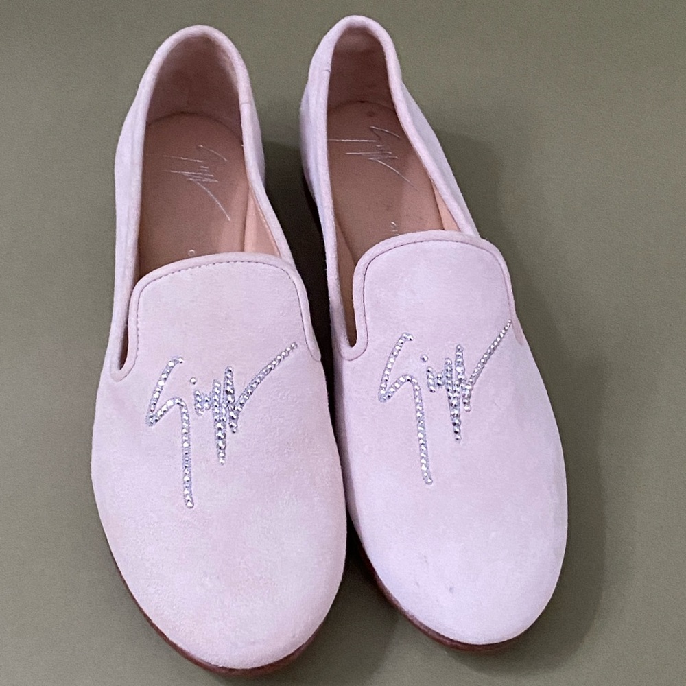 Giuseppe Zannoti beige loafers with Christal logo. These are a size 36